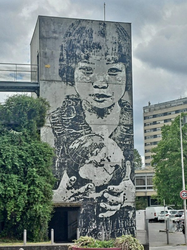 Photo B